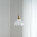 Dekorative Vintage-Pendelleuchte aus Glas und Messing im nordischen Stil