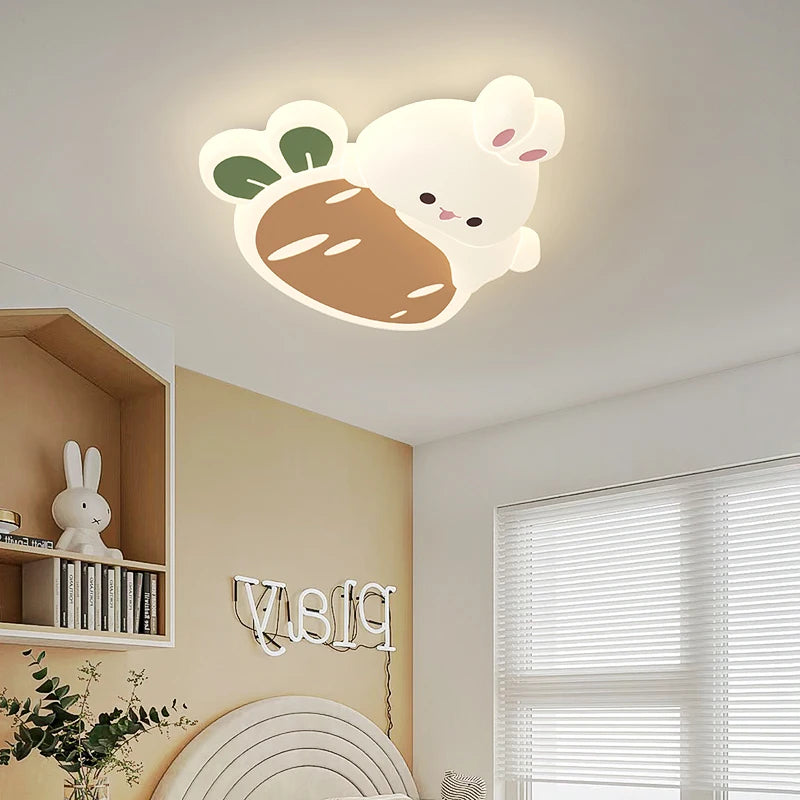 Deckenleuchte Hase mit Erdbeeren für das Kinderzimmer – Leuchtende Dekoration - vue 3 sur 8