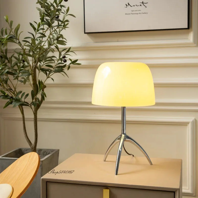 Lampe de bureau trépied postmoderne de styliste italien - vue 4 sur 16
