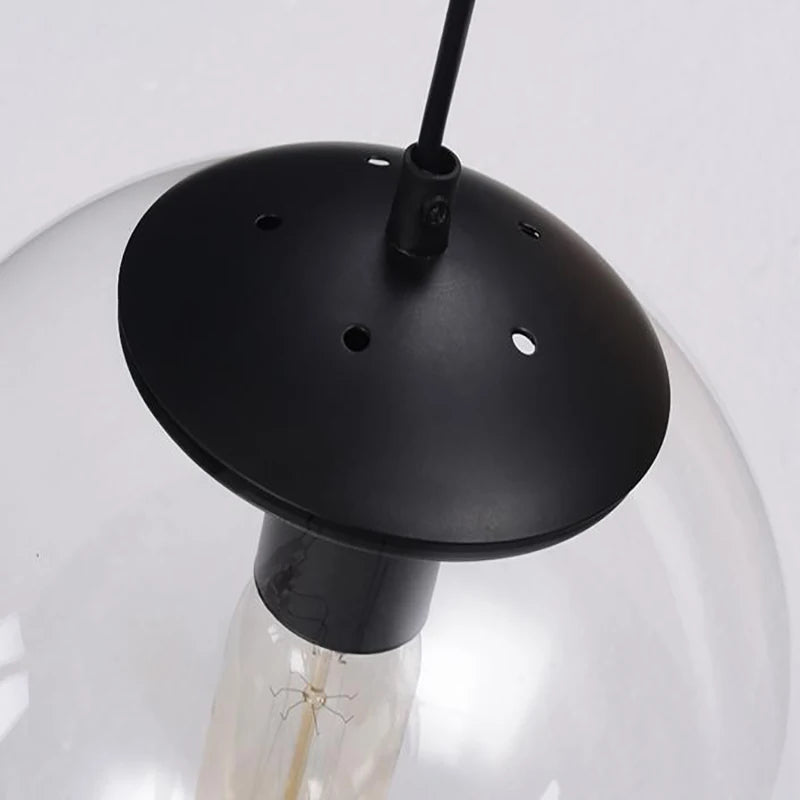 Minimalistische nordische Pendelleuchte mit Glaskugel - vue 5 sur 5
