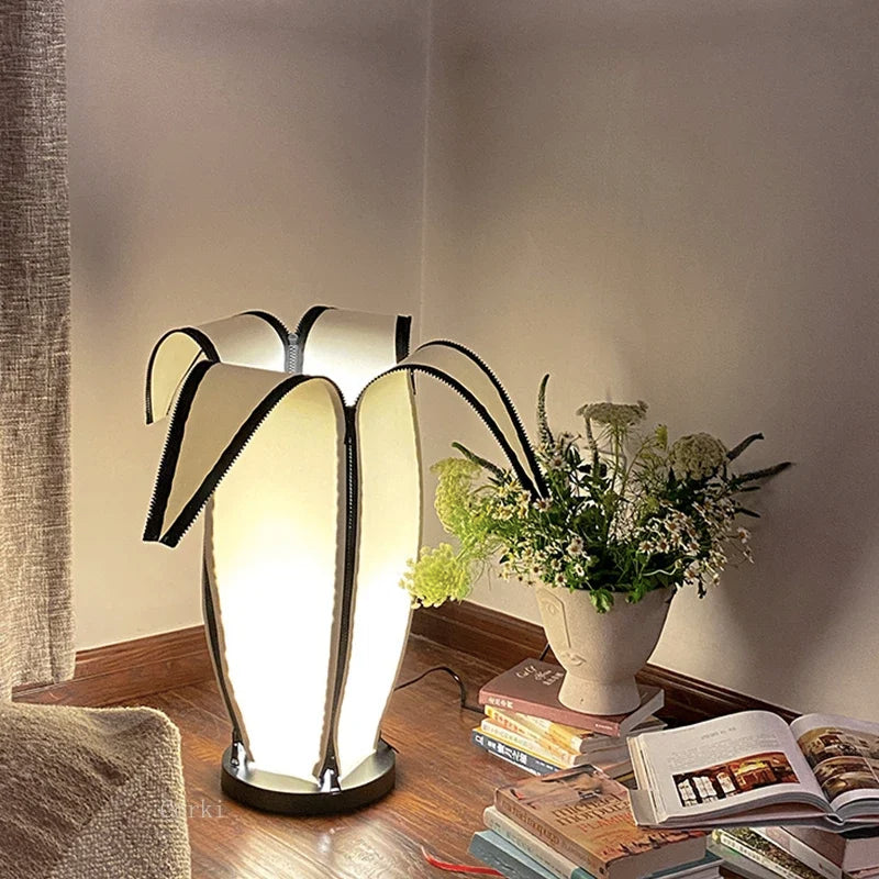 lampe de bureau tulipe style Bauhaus design ambiance élégante - vue 4 sur 7