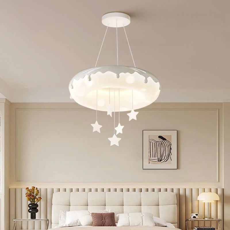 plafonnier en forme de beignet pour chambre d'enfant moderne et chaleureux - vue 6 sur 11