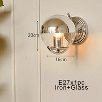 Wandleuchte aus Glas mit eleganter Chromoberfläche