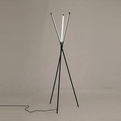 Minimalistische und kreative LED-Stehleuchte aus Aluminium - vue 2 sur 8