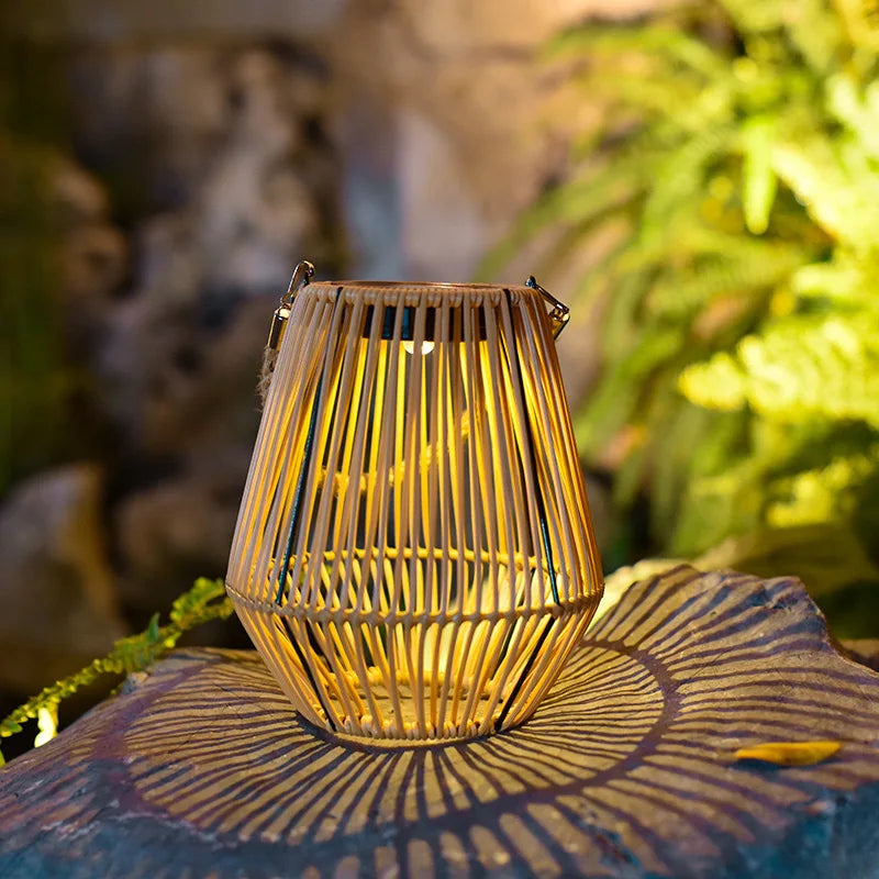 lanterne solaire en rotin pour balcon et jardin décoratif - vue 3 sur 6