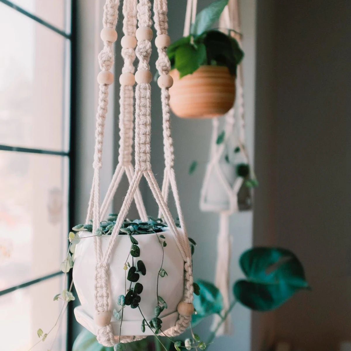 paniers suspendus en macramé pour plantes décoratives à accrocher - vue 5 sur 19