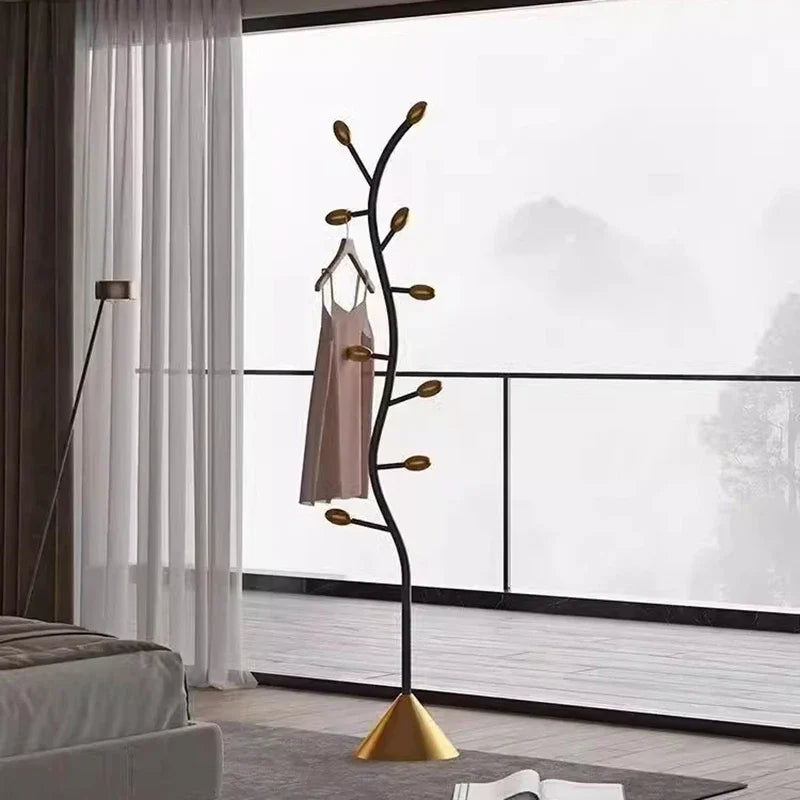 porte-manteau moderne et minimaliste avec étagères en métal
