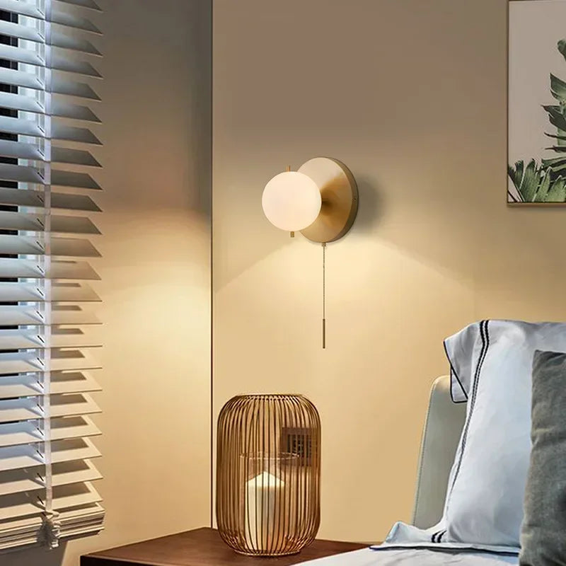 Postmoderne Wandleuchte Gold mit nordischer Glaskugel - vue 4 sur 7