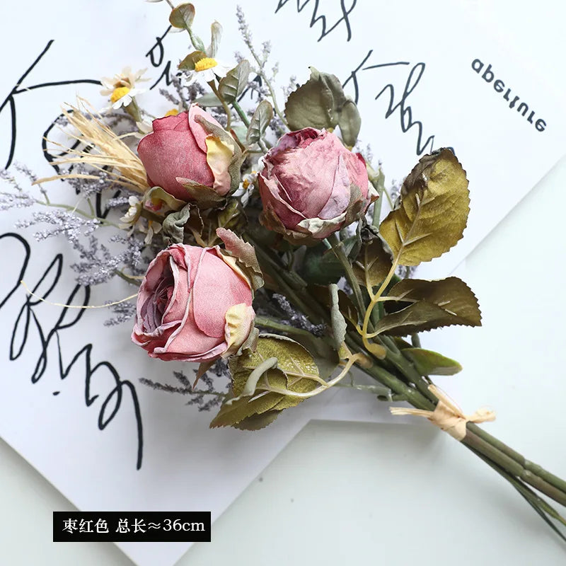 bouquet de roses séchées et pivoines pour décoration rétro automnale - vue 9 sur 13