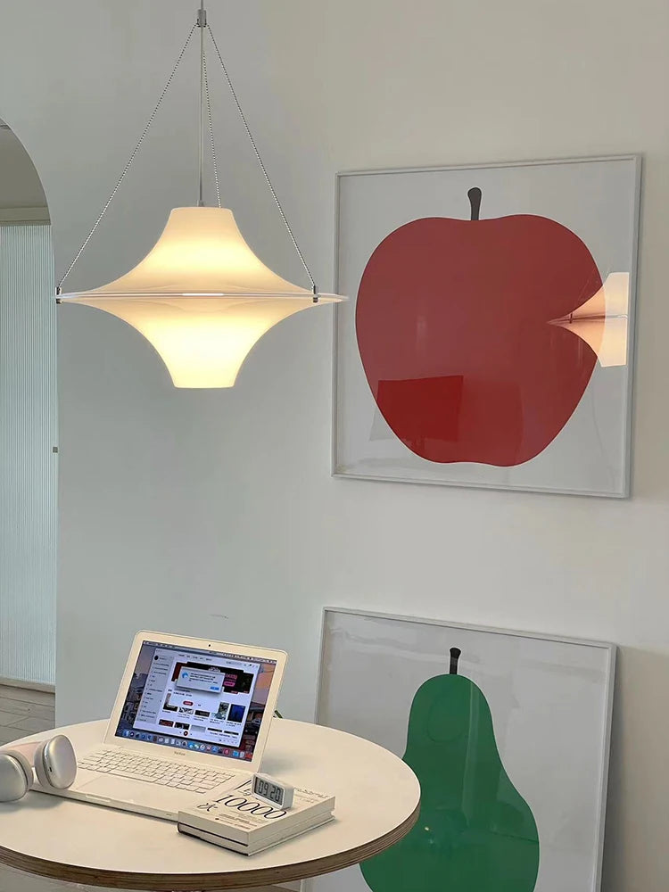 Acryl-Pendelleuchte im minimalistischen UFO-Design für verschiedene Räume - vue 3 sur 9