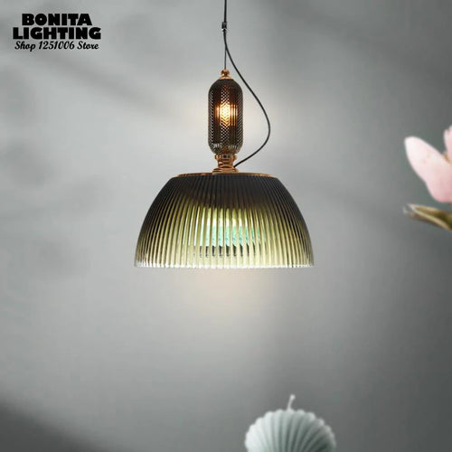 Pendelleuchte aus skulpturiertem Glas im Retro-Stil mit modernem Flair - vue 6 sur 8