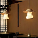 Elegante und moderne Wabi-Sabi-Pendelleuchte aus Stoff und Rattan