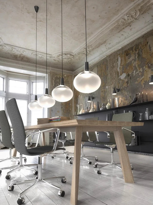 plafonnier led minimaliste en verre blanc mat design élégant moderne
