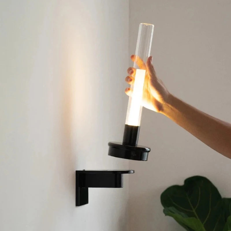 Applique murale en verre transparent et métal noir - vue 6 sur 7