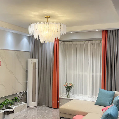 Romantische Pendelleuchte aus Glas und Federn im modernen minimalistischen Design - vue 3 sur 9