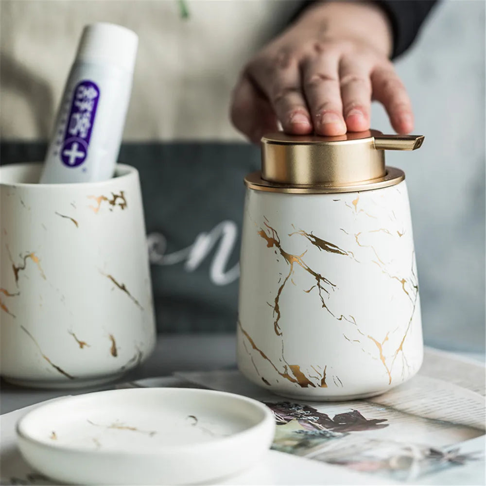 distributeur de savon en céramique et accessoires de bain complets - vue 5 sur 18