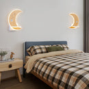 Moderne LED-Wandleuchte Mond minimalistisch mit USB-Ladegerät