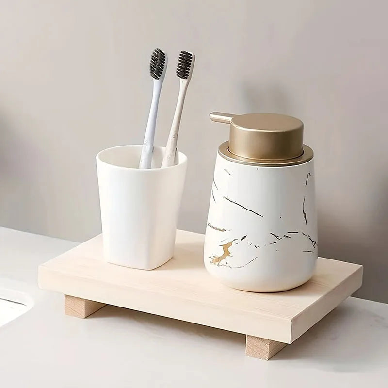 plateau en bois sur pied pour rangement et décoration