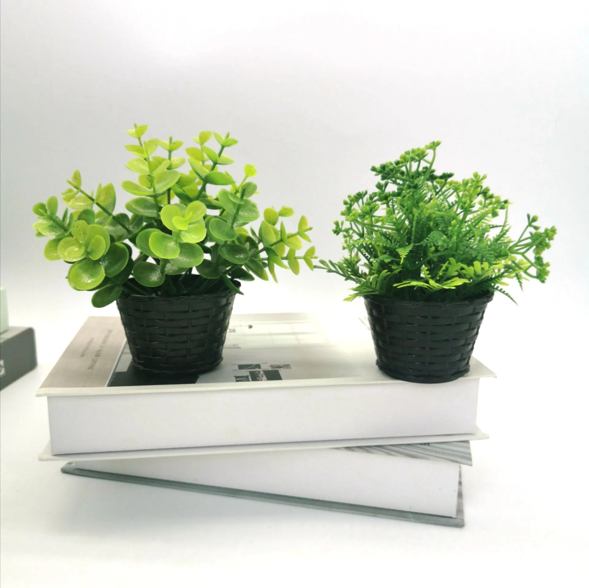 mini plante artificielle en pot pour décoration et événements festifs - vue 4 sur 11