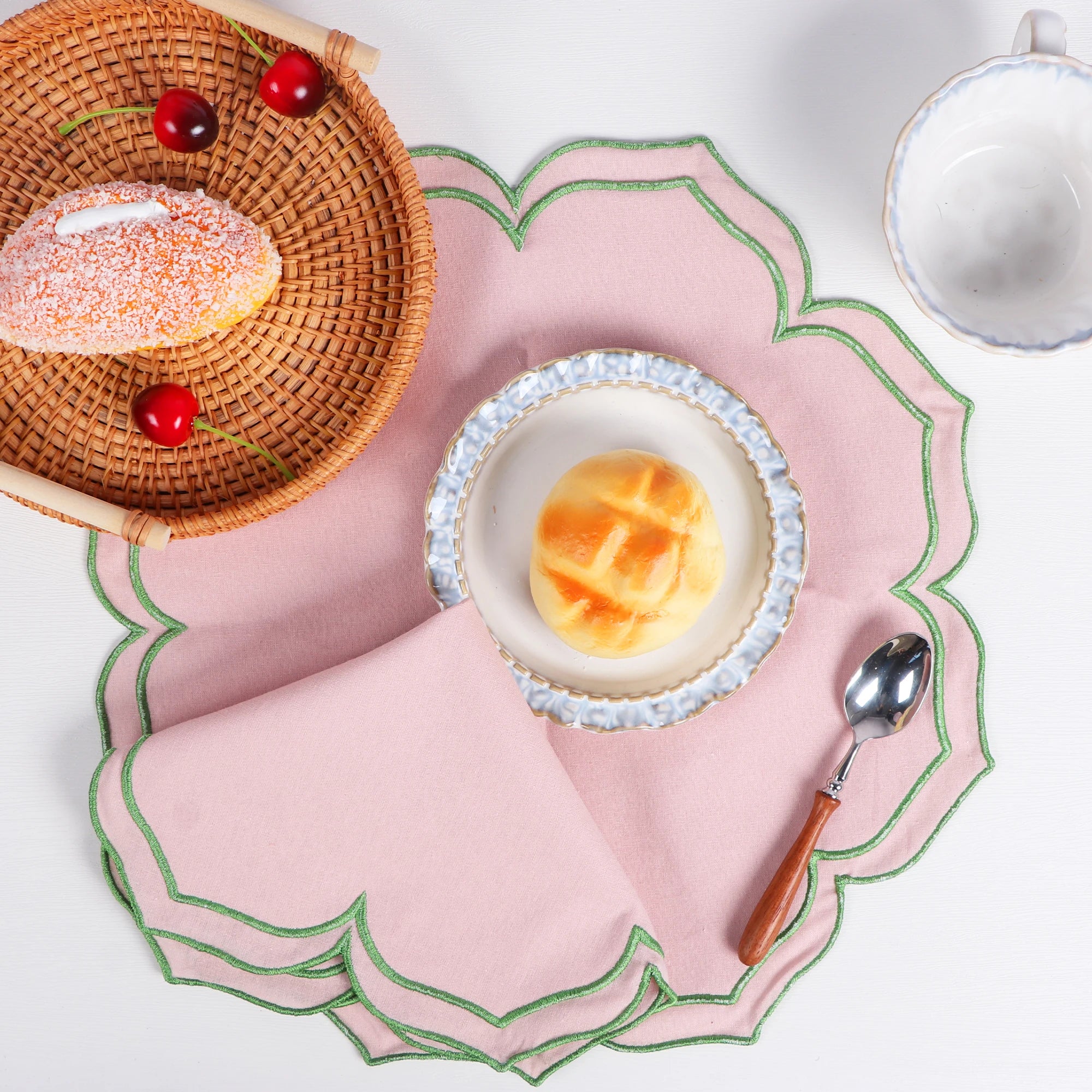 Serviette de table coton lotus brodé style champêtre - vue 4 sur 7