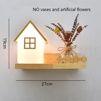 LED-Wandleuchte aus Holz mit nordischem Pflanzengefäß