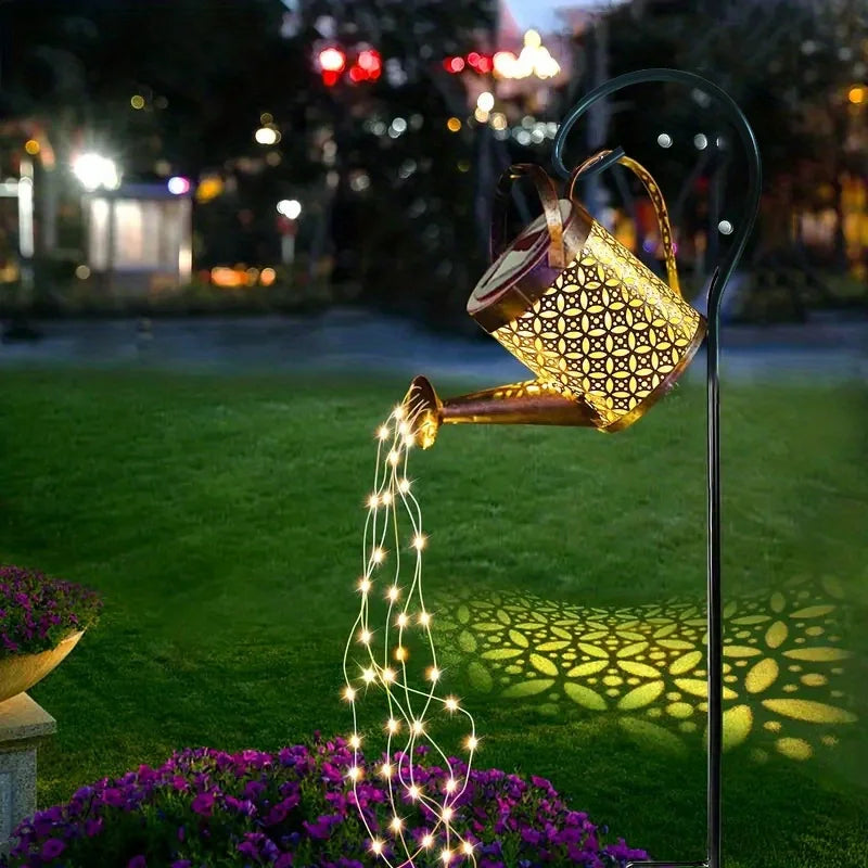 Solarlaterne aus Metall für die Außendekoration im Garten