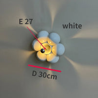 Minimalistische Wandleuchte in Blumenform für ein sanftes Ambiente