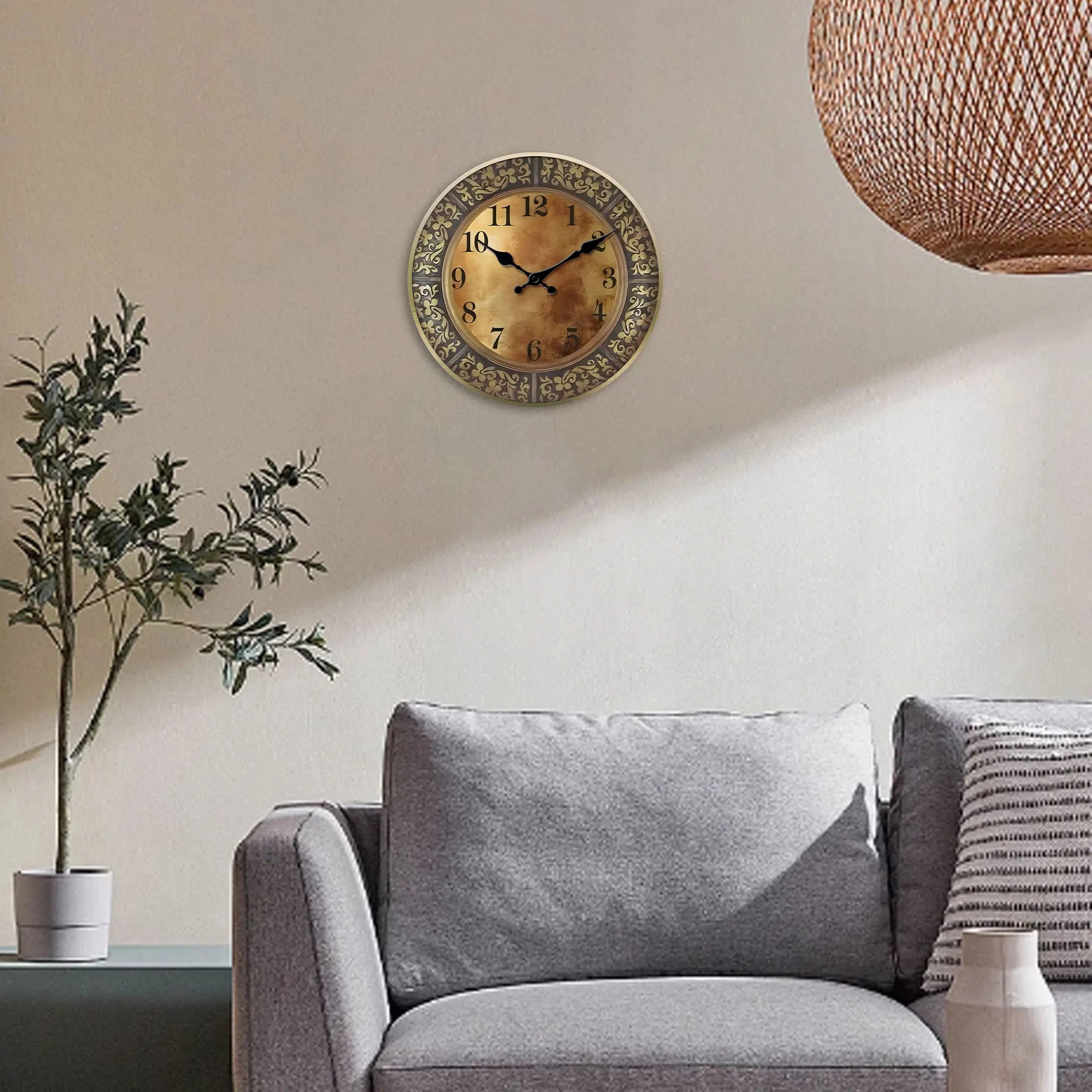 Wooden silent wall clock, antique brass pattern design, modern design, home decoration, living room dining room decoration