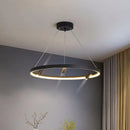 LED-Pendelleuchte in Kreisform im modernen nordischen Stil