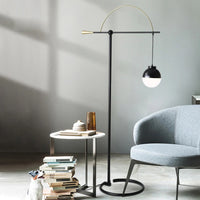 Kreative Stehleuchte im minimalistischen Stil für den Innenbereich