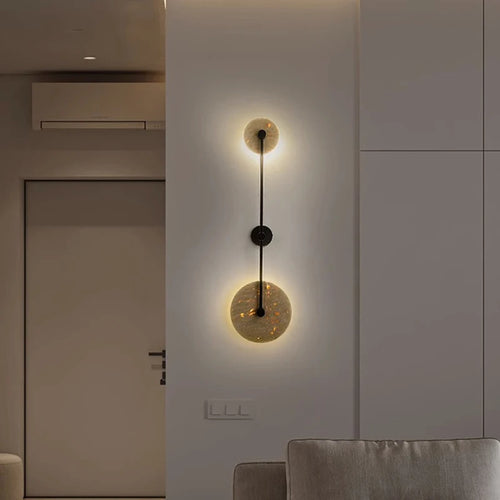 Wandleuchte LED aus Naturstein und rundem Metall