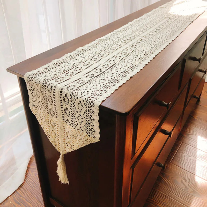 Chemin de table dentelle crochet bohème pompons coton - vue 6 sur 6