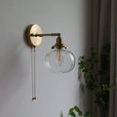 applique murale moderne avec chaîne de traction et boule de verre