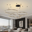 Moderne LED-Deckenleuchte mit gebürsteten Ringen