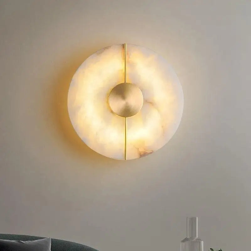Applique murale LED ronde en marbre et cuivre doré - vue 3 sur 8