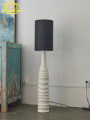 Minimalistische Designer-Stehleuchte aus Keramik für Ecken