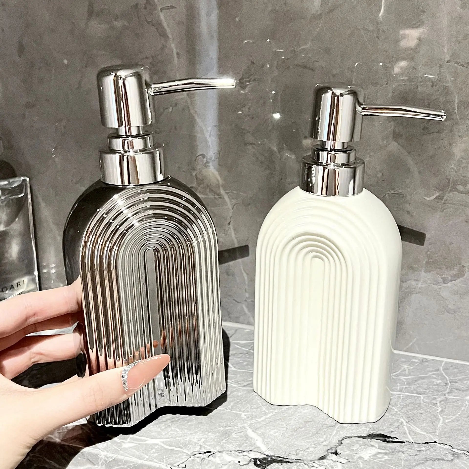 bouteille créative de désinfectant pour les mains luxe salle de bain - vue 3 sur 6