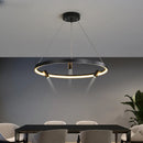 Einfacher und moderner LED-Kronleuchter mit schwarzem Ring als Pendelleuchte