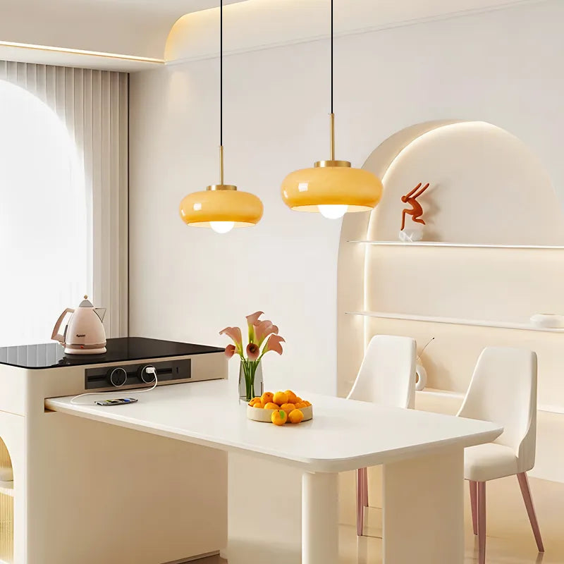 Bauhaus-Pendelleuchte aus Glas und goldfarbenem Metall mit LED - vue 2 sur 20