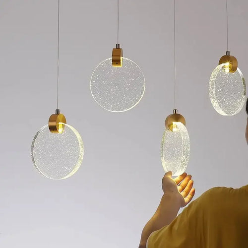 Goldene Kristall-Pendelleuchte mit moderner LED-Beleuchtung - vue 2 sur 12