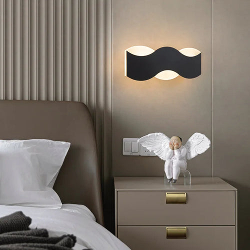Moderne LED-Wandleuchte in Wellenform für den Innenflur - vue 7 sur 18