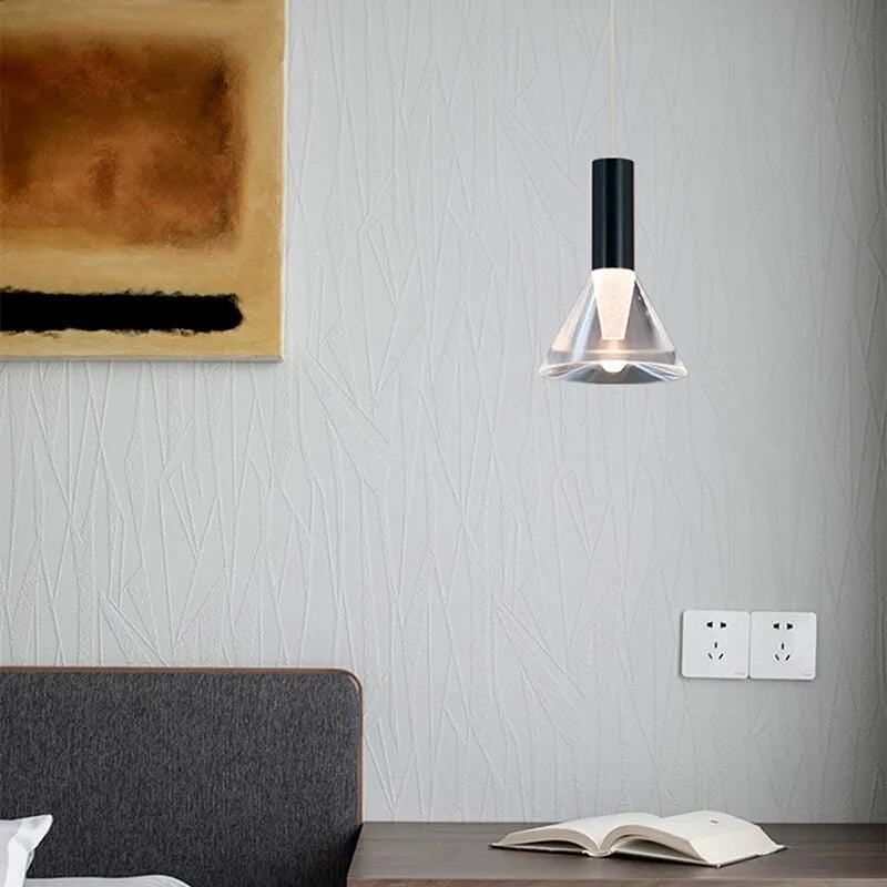 Suspension LED en acrylique conique au design moderne - vue 5 sur 7