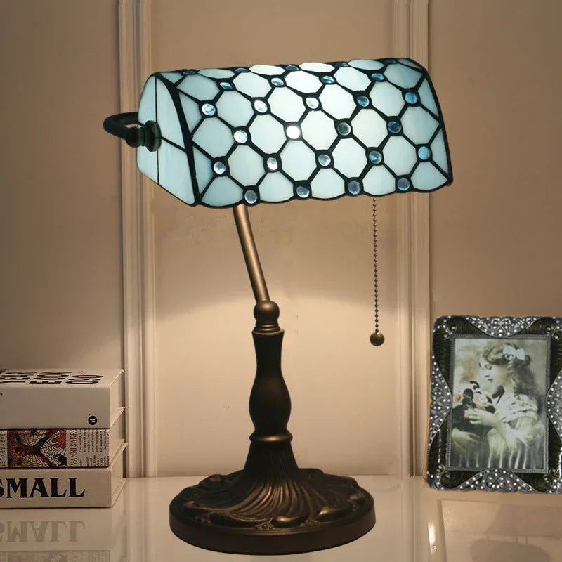 lampe de chevet vintage en vitrail pour décoration intérieure