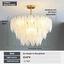 Romantische Pendelleuchte aus Glas und Federn im modernen minimalistischen Design