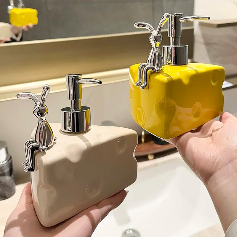 distributeur de savon créatif en céramique pour salle de bain - vue 2 sur 8