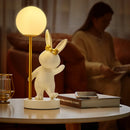 Design-Tischlampe im nordischen Stil für eine sanfte und niedliche Atmosphäre