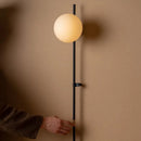 Moderne Wandleuchte aus Glas für minimalistisch-nordisches Interieur