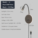 Moderne LED-Wandleuchte mit USB-Anschlüssen und Schalter