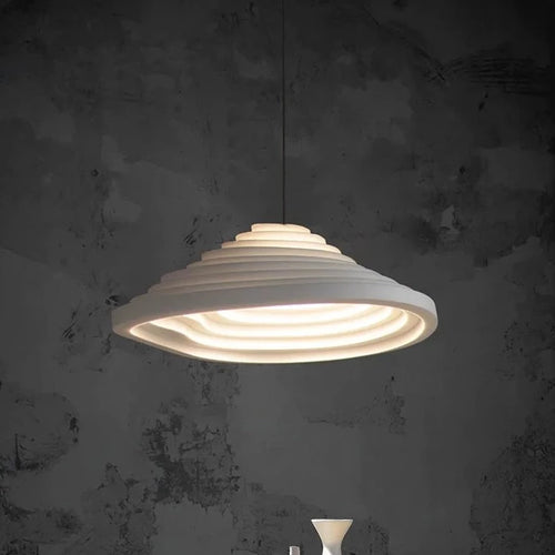 LED-Pendelleuchte im minimalistischen nordischen Wabi-Sabi-Design
