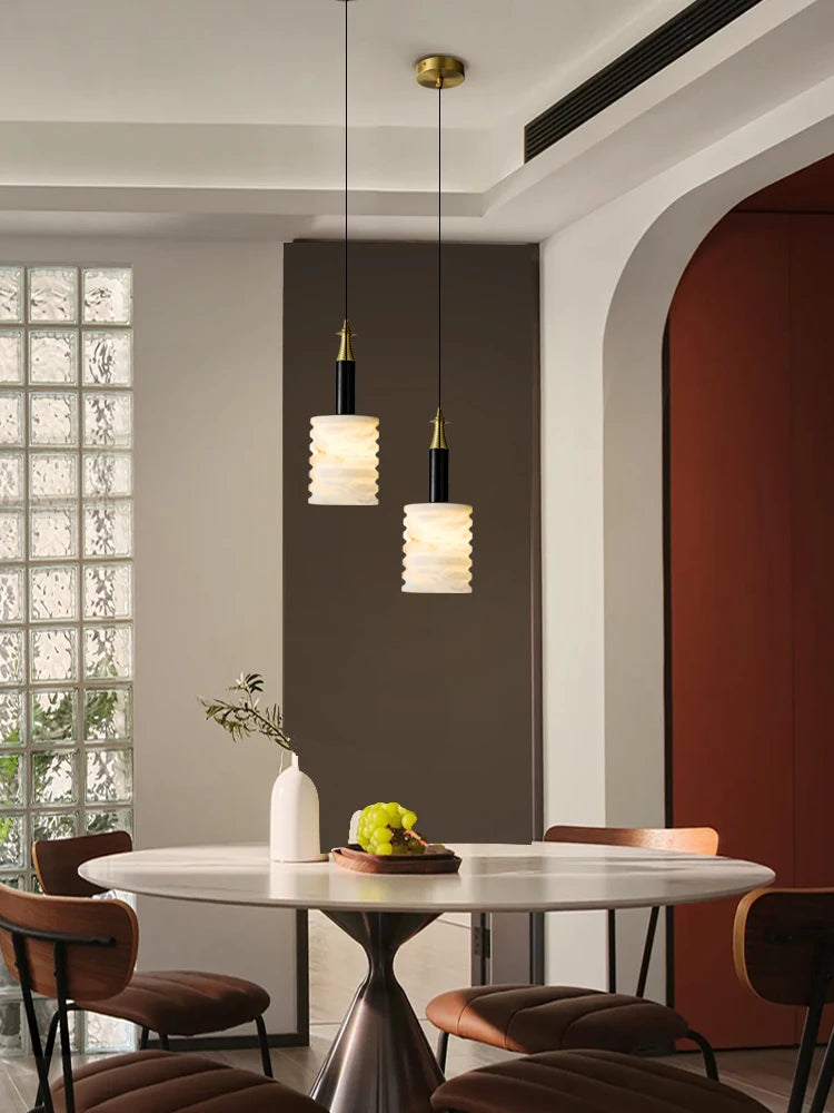 Moderne Pendelleuchte aus Naturstein für minimalistisches Licht - vue 4 sur 8